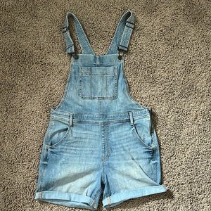 Gap short overalls